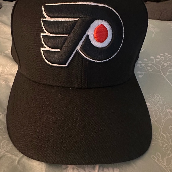 NHL Philadelphia Flyers New Era Hat - Picture 5 of 5